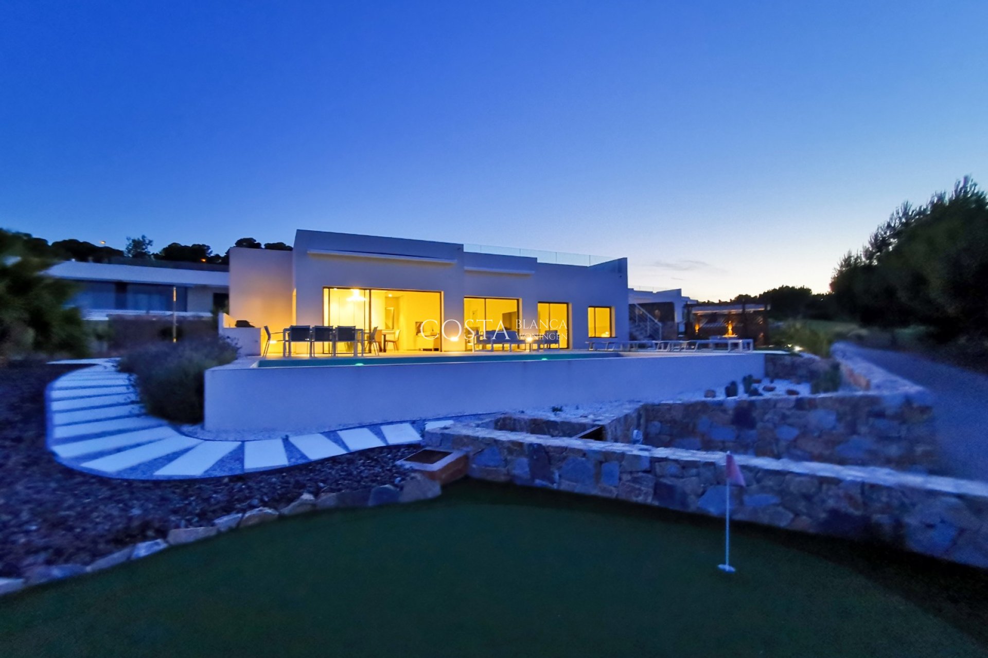 Herverkoop - Villa -
Orihuela Costa - Las Colinas Golf & Country Club
