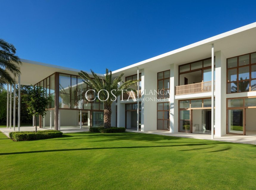 New Build - Villa -
Casares - Pedregales