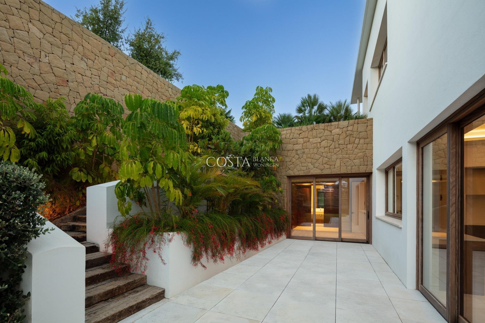 New Build - Villa -
Casares - Pedregales