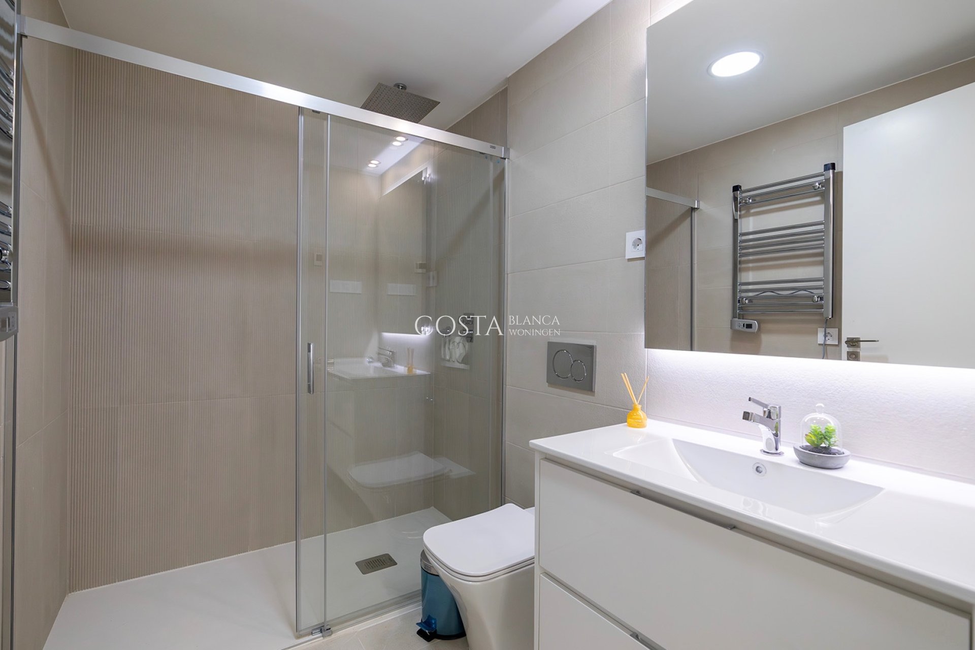 Nowy budynek - Apartament -
Torrevieja - Punta Prima