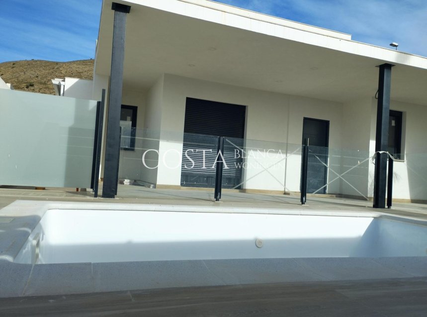 Nowy budynek - Willa -
Fortuna - Las Kalendas