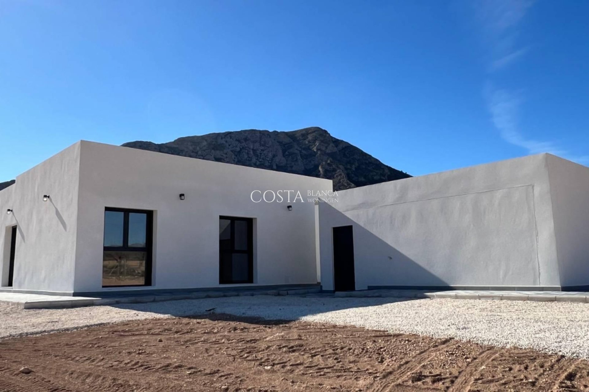 Nowy budynek - Willa -
Hondón de las Nieves - La Canalosa
