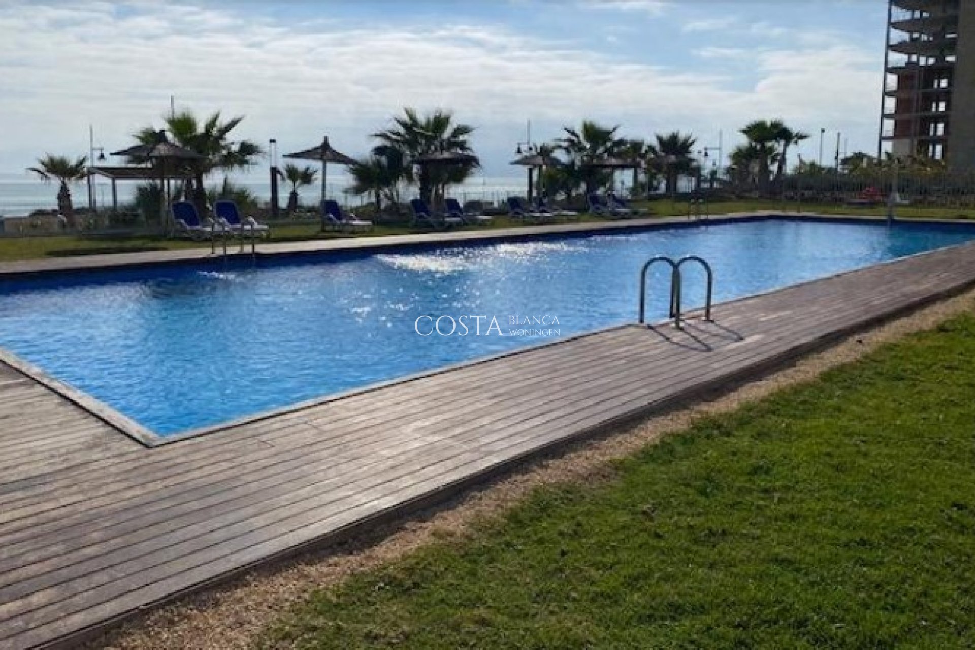 Odsprzedaż - Apartament -
Torrevieja* - Punta Prima*