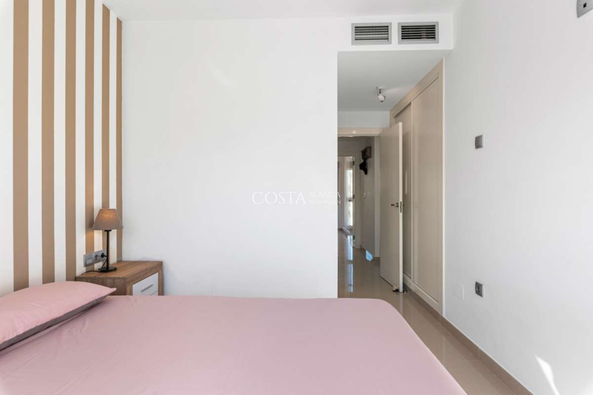 Resale - Apartment -
Punta Prima