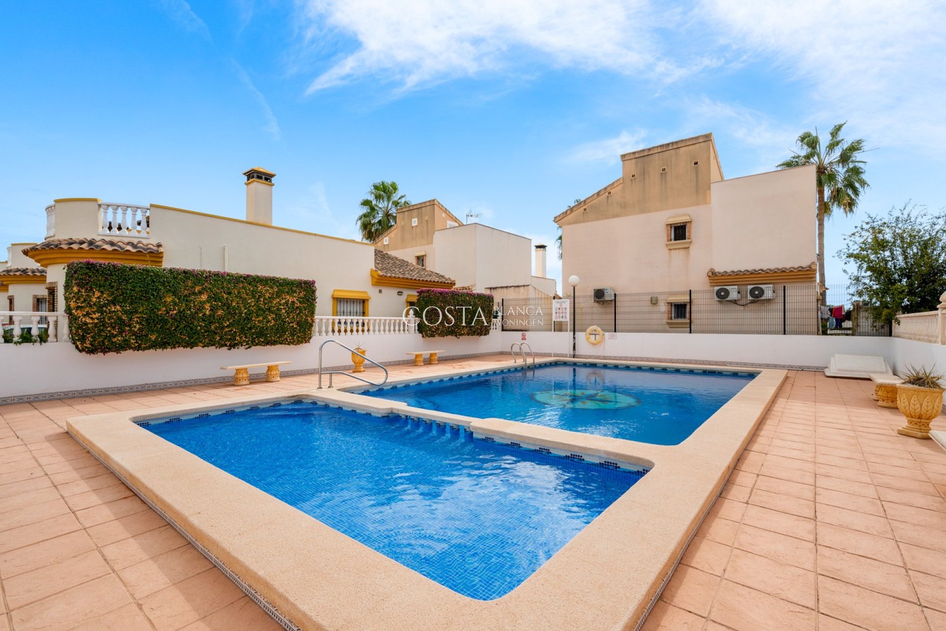 Resale - House -
Guardamar del Segura - El Raso