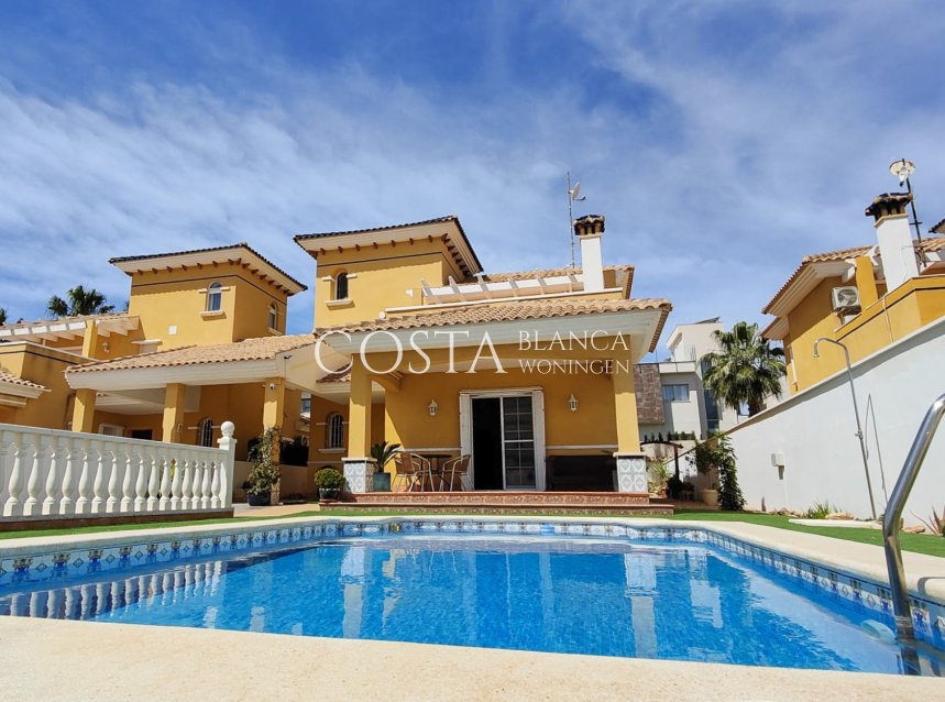 Resale - Villa -
Orihuela Costa - La Zenia