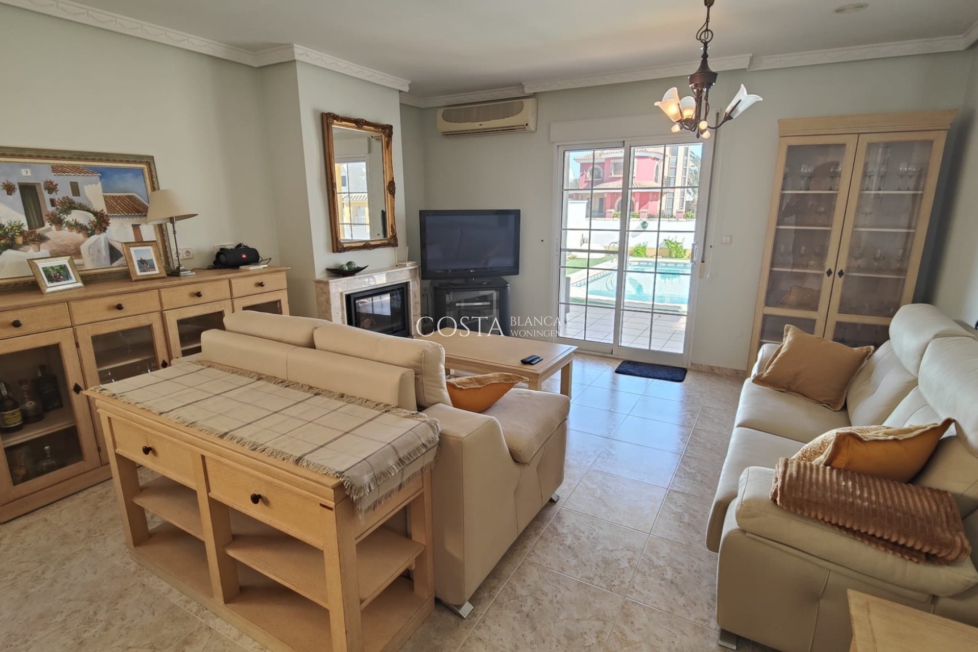 Resale - Villa -
Orihuela Costa - La Zenia