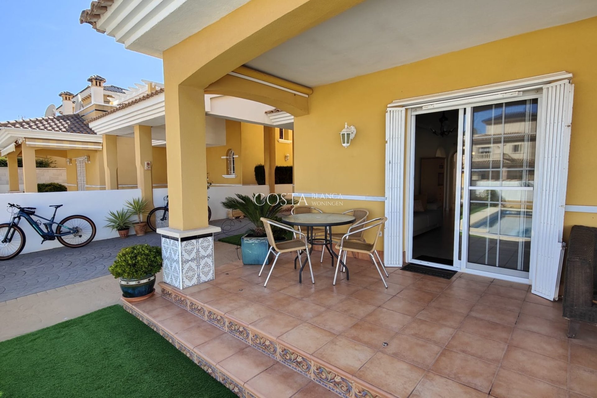 Resale - Villa -
Orihuela Costa - La Zenia