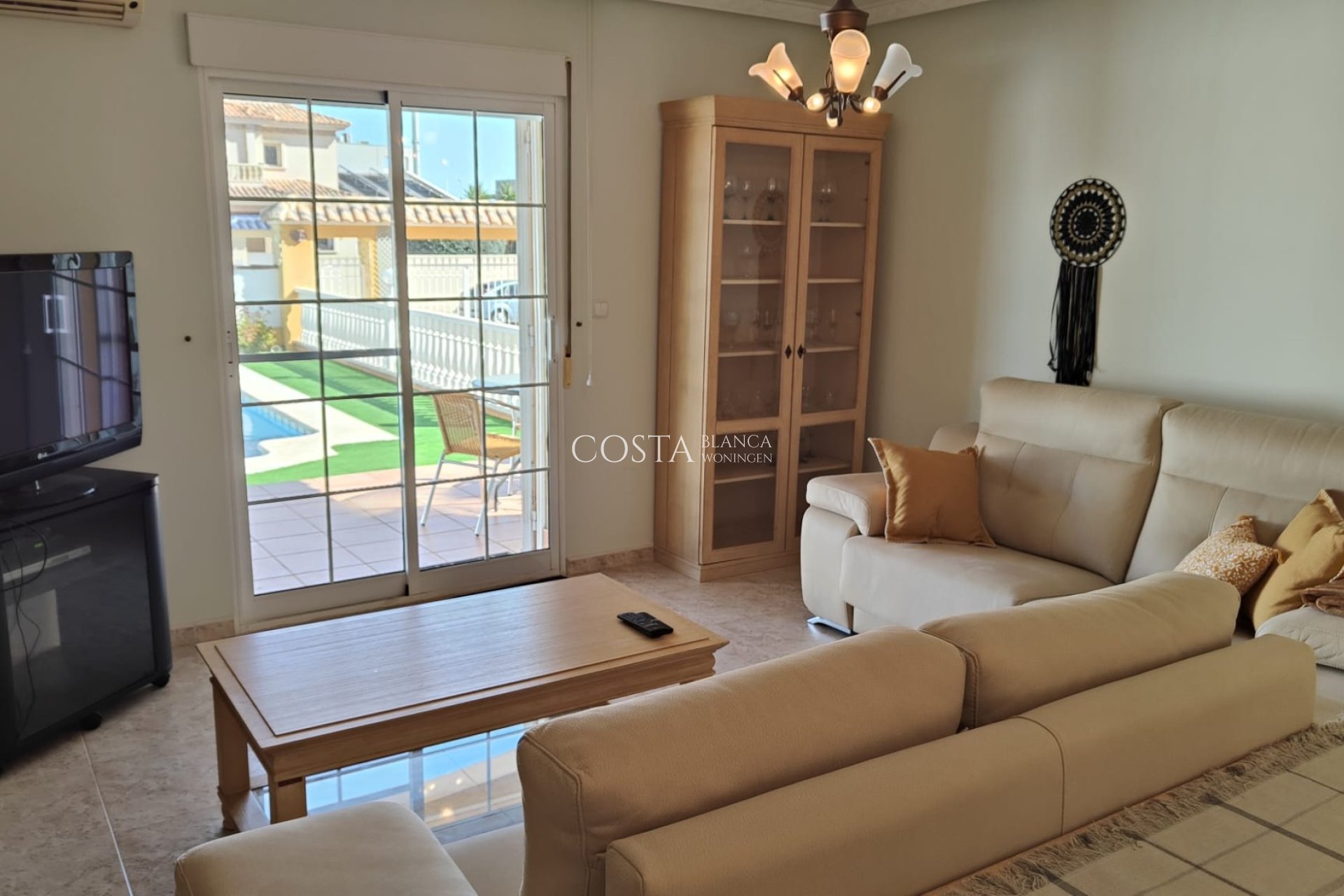 Resale - Villa -
Orihuela Costa - La Zenia