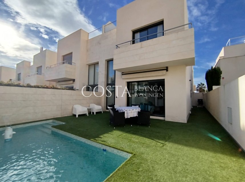 Resale - Villa -
Orihuela Costa - Los Dolses