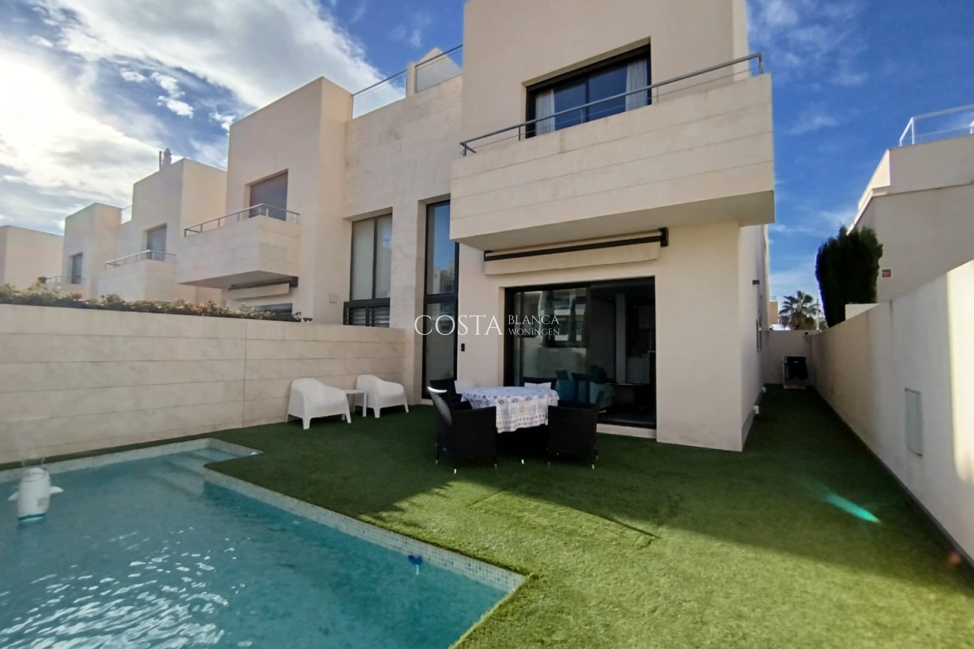 Resale - Villa -
Orihuela Costa - Los Dolses