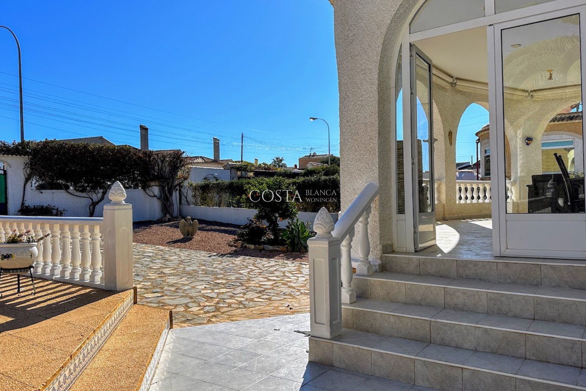 Resale - Villa -
Torrevieja - El Chaparral