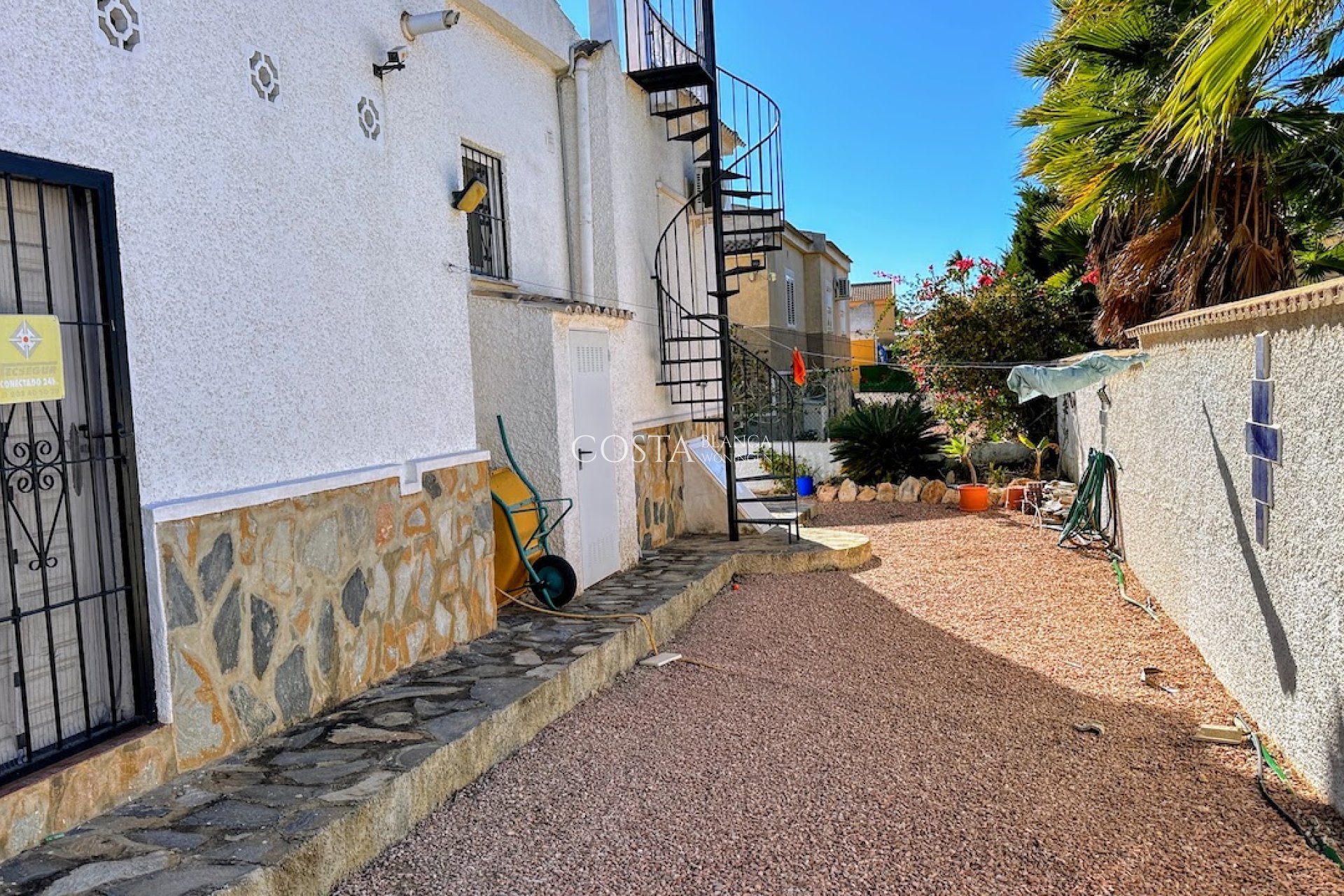 Resale - Villa -
Torrevieja - El Chaparral