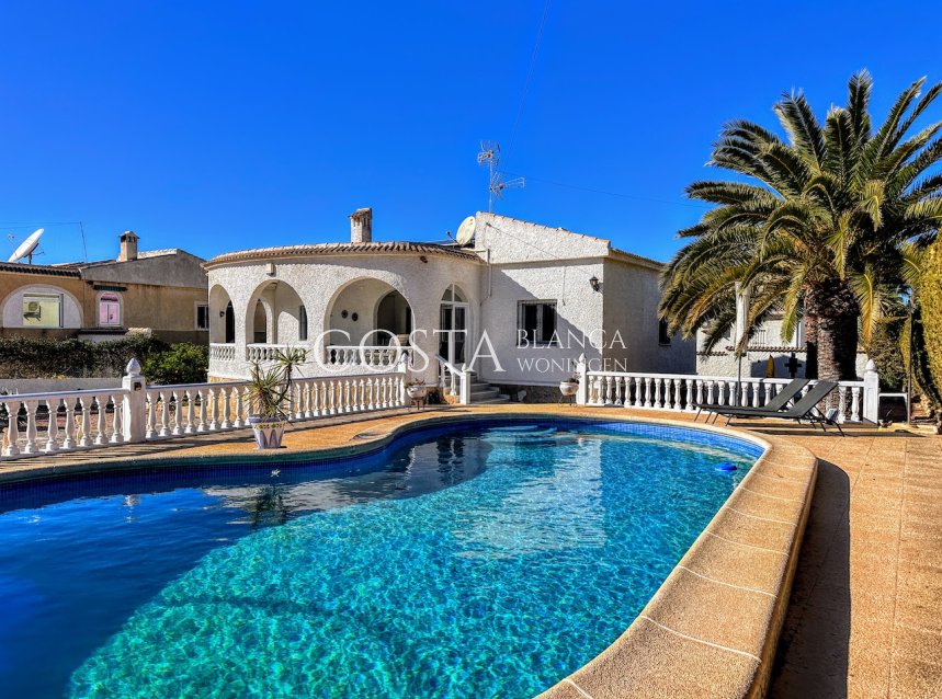 Resale - Villa -
Torrevieja - El Chaparral