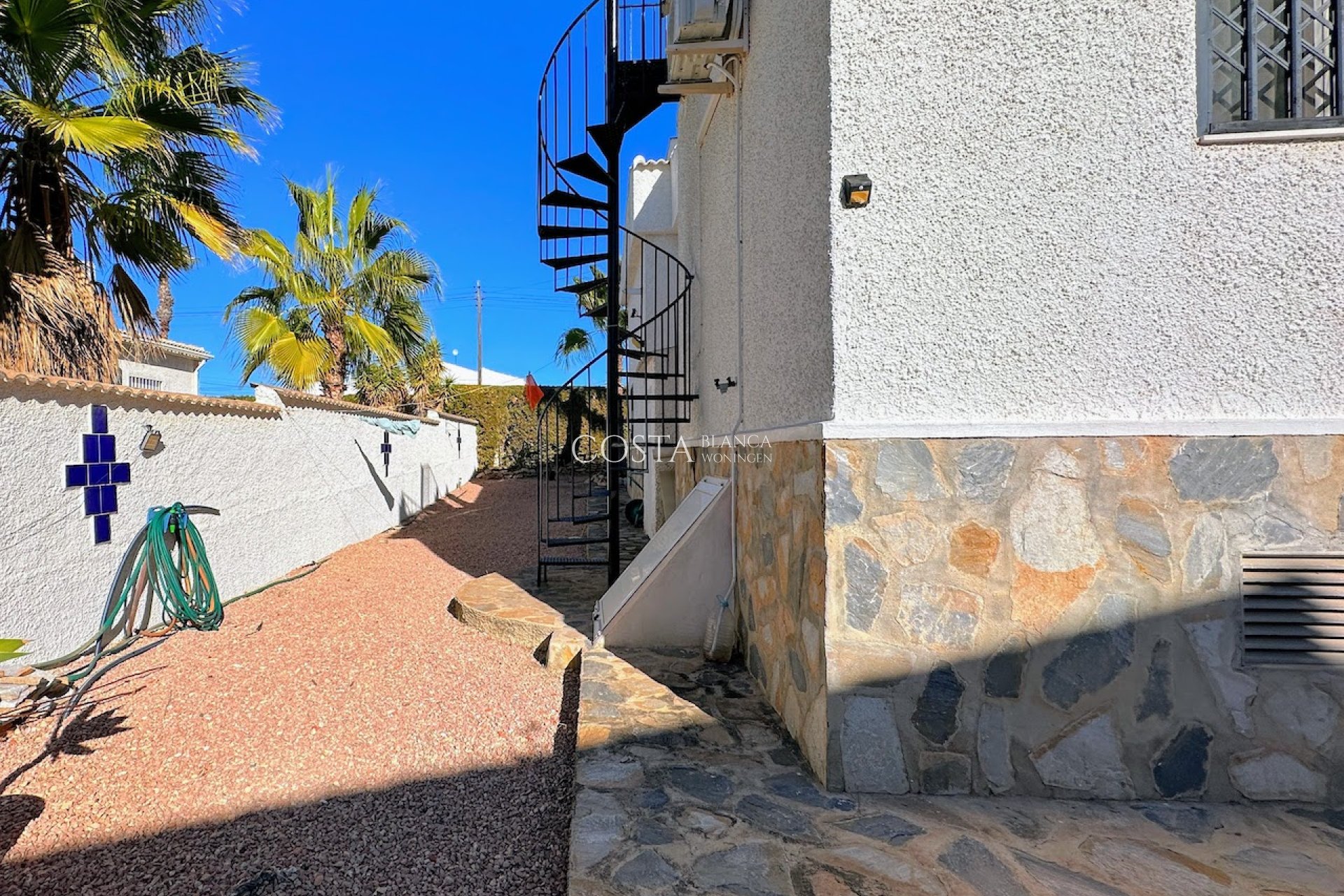 Resale - Villa -
Torrevieja - El Chaparral