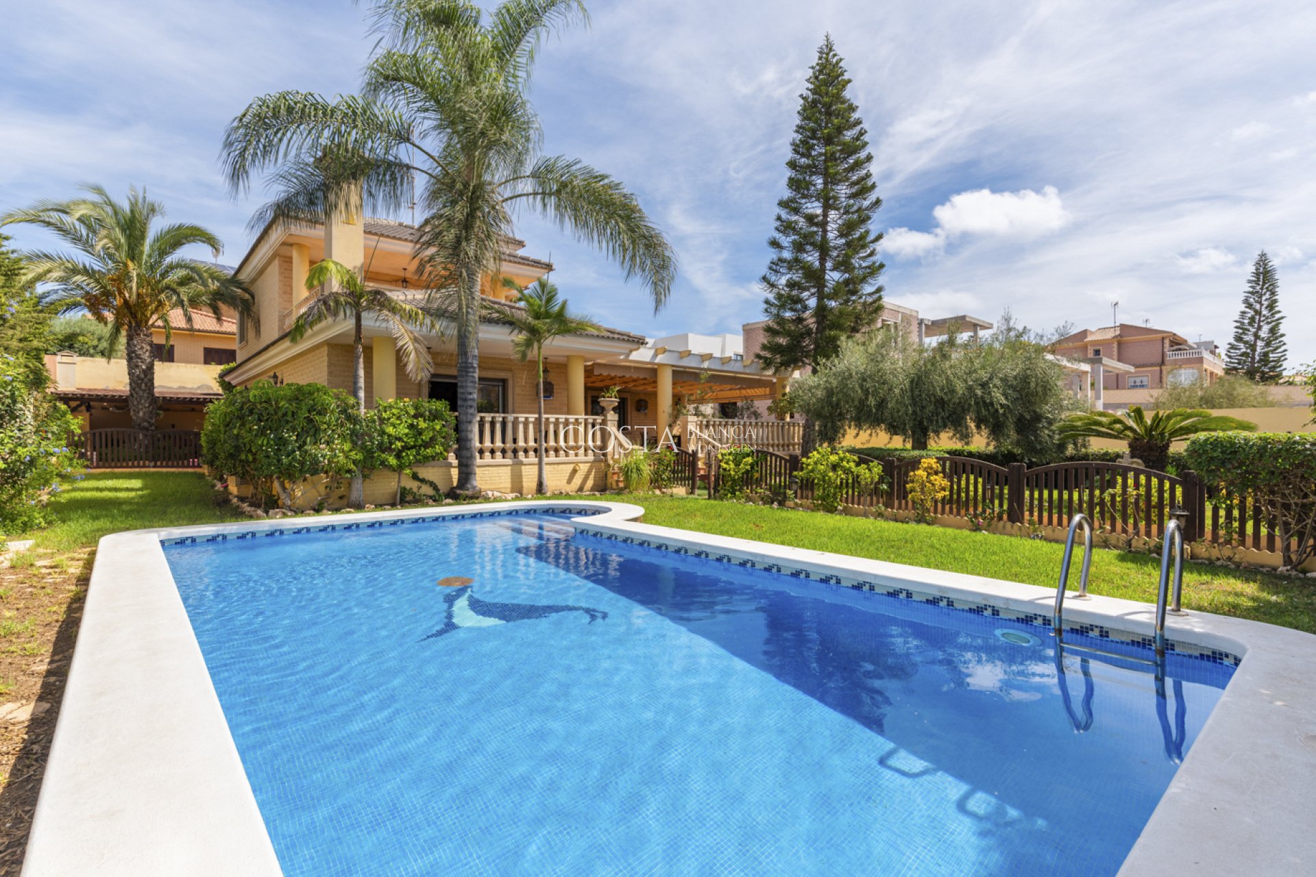 Resale - Villa -
Torrevieja