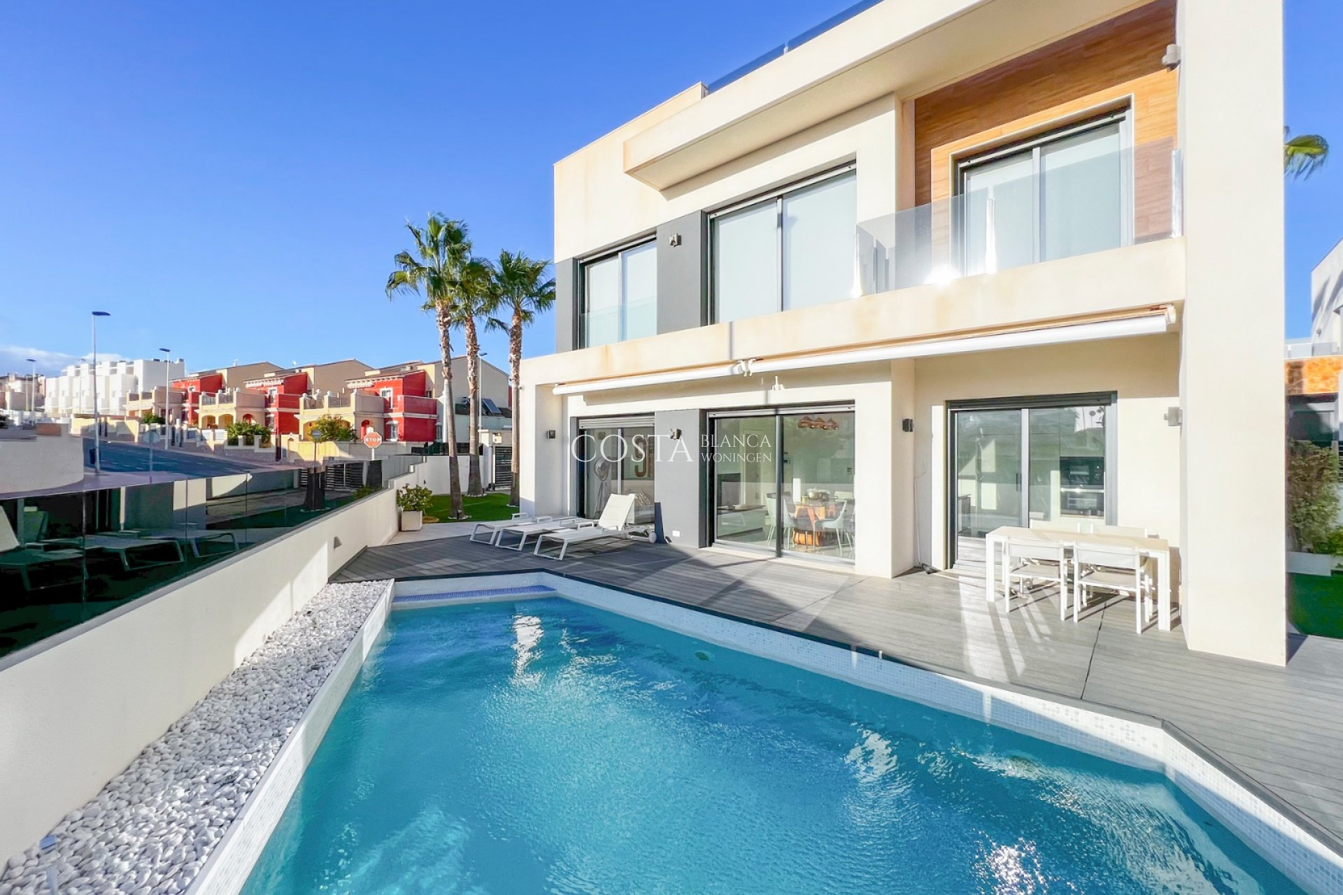 Resale - Villa -
Torrevieja