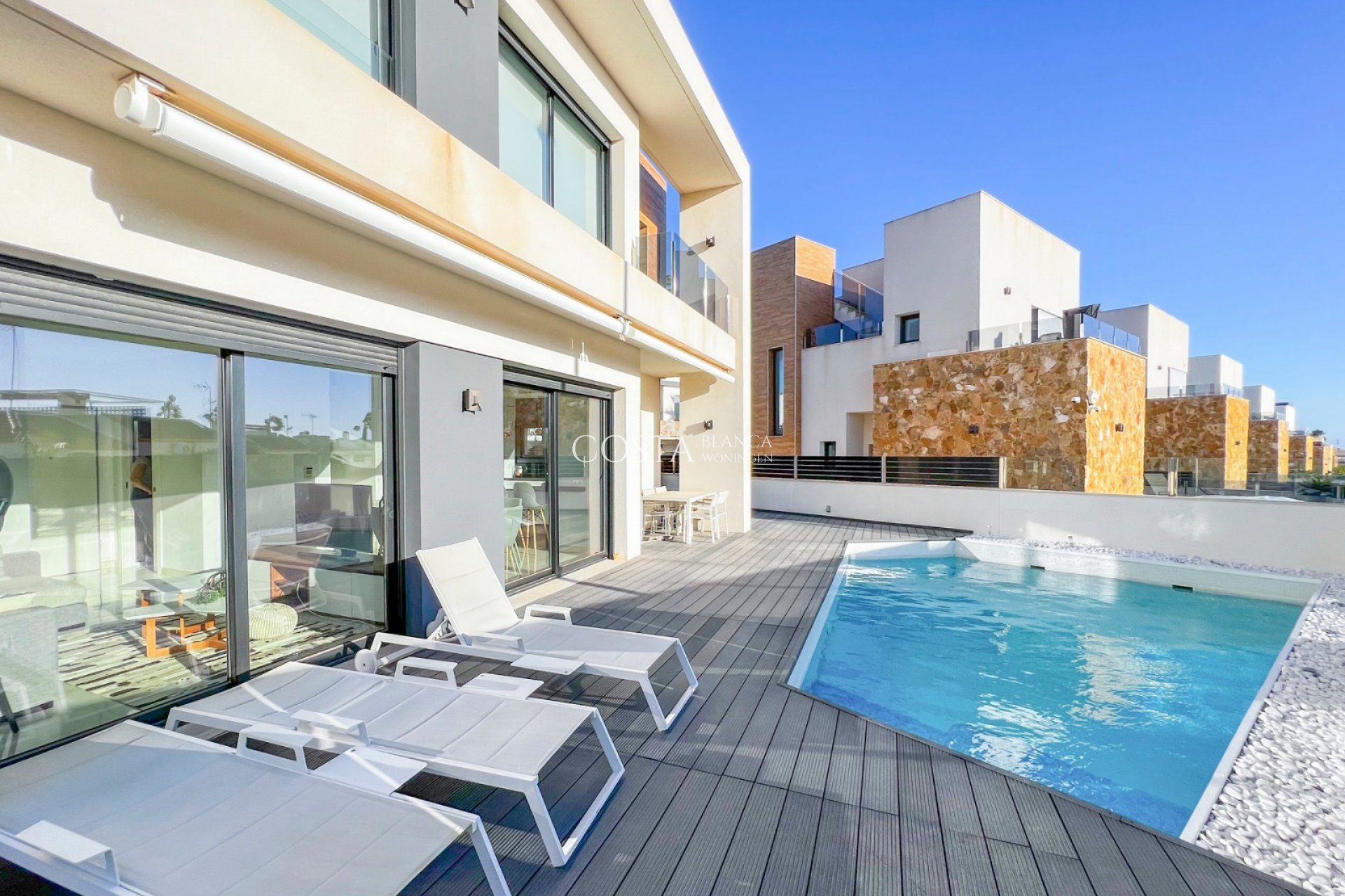 Resale - Villa -
Torrevieja