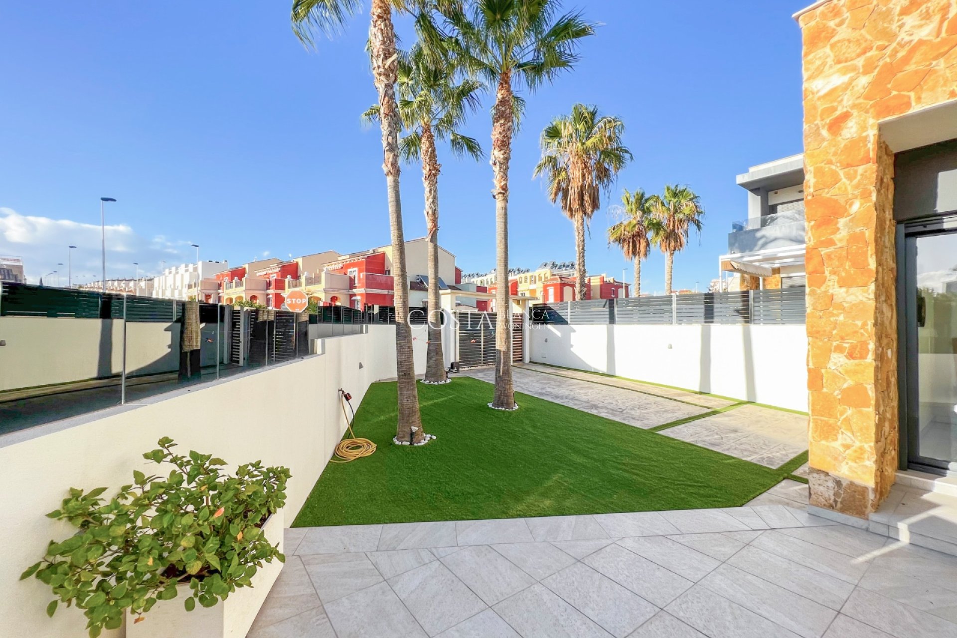 Resale - Villa -
Torrevieja