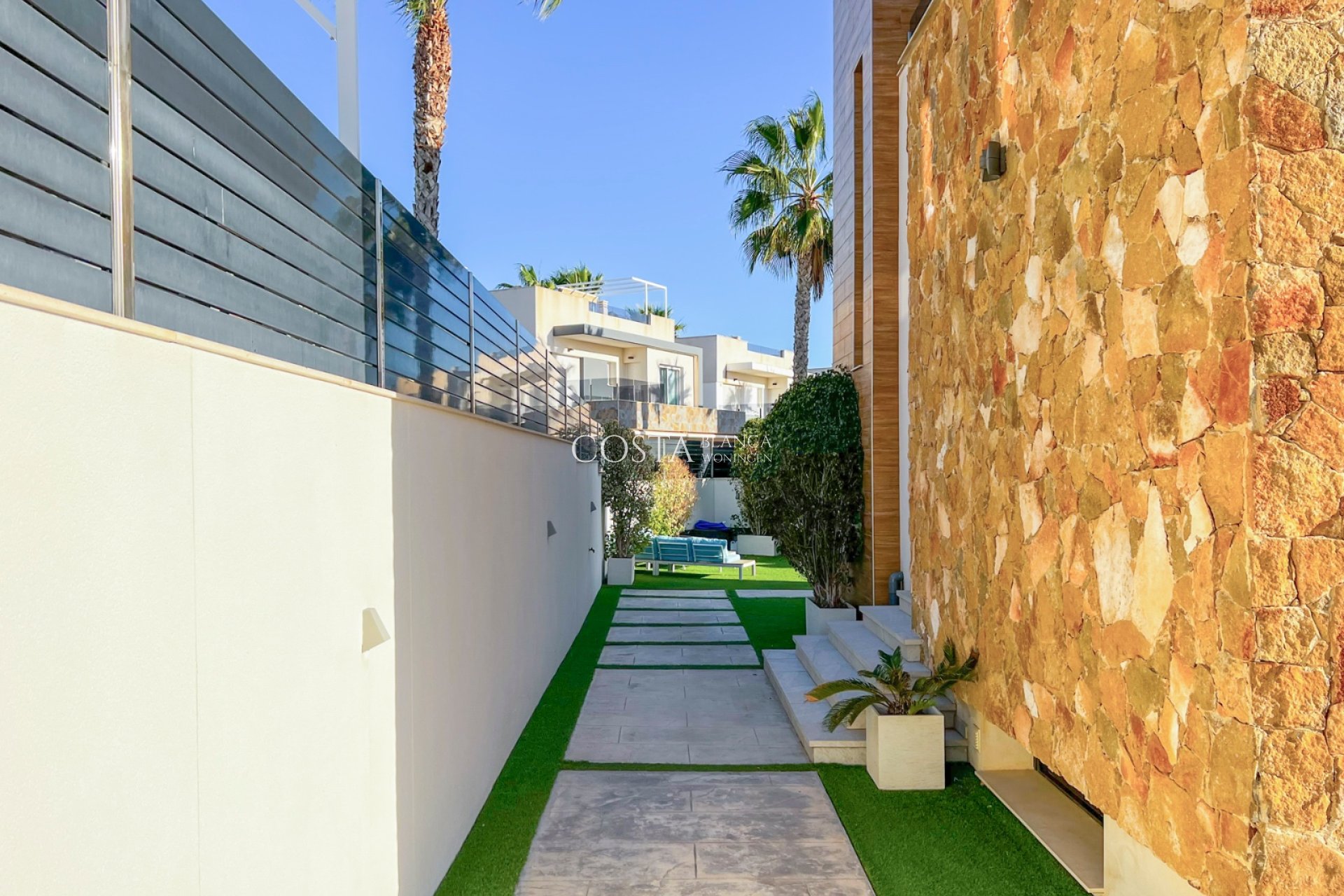 Resale - Villa -
Torrevieja