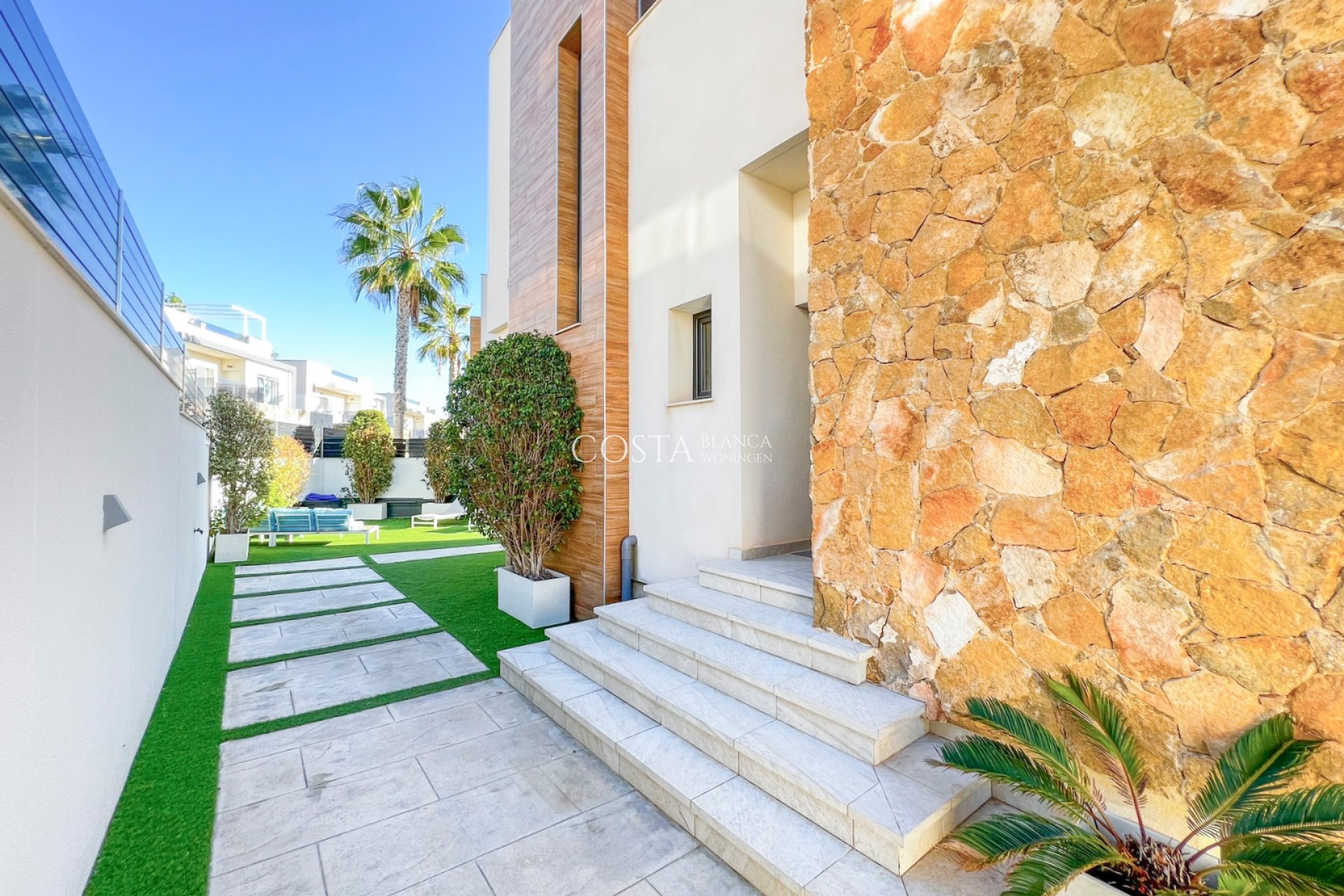 Resale - Villa -
Torrevieja