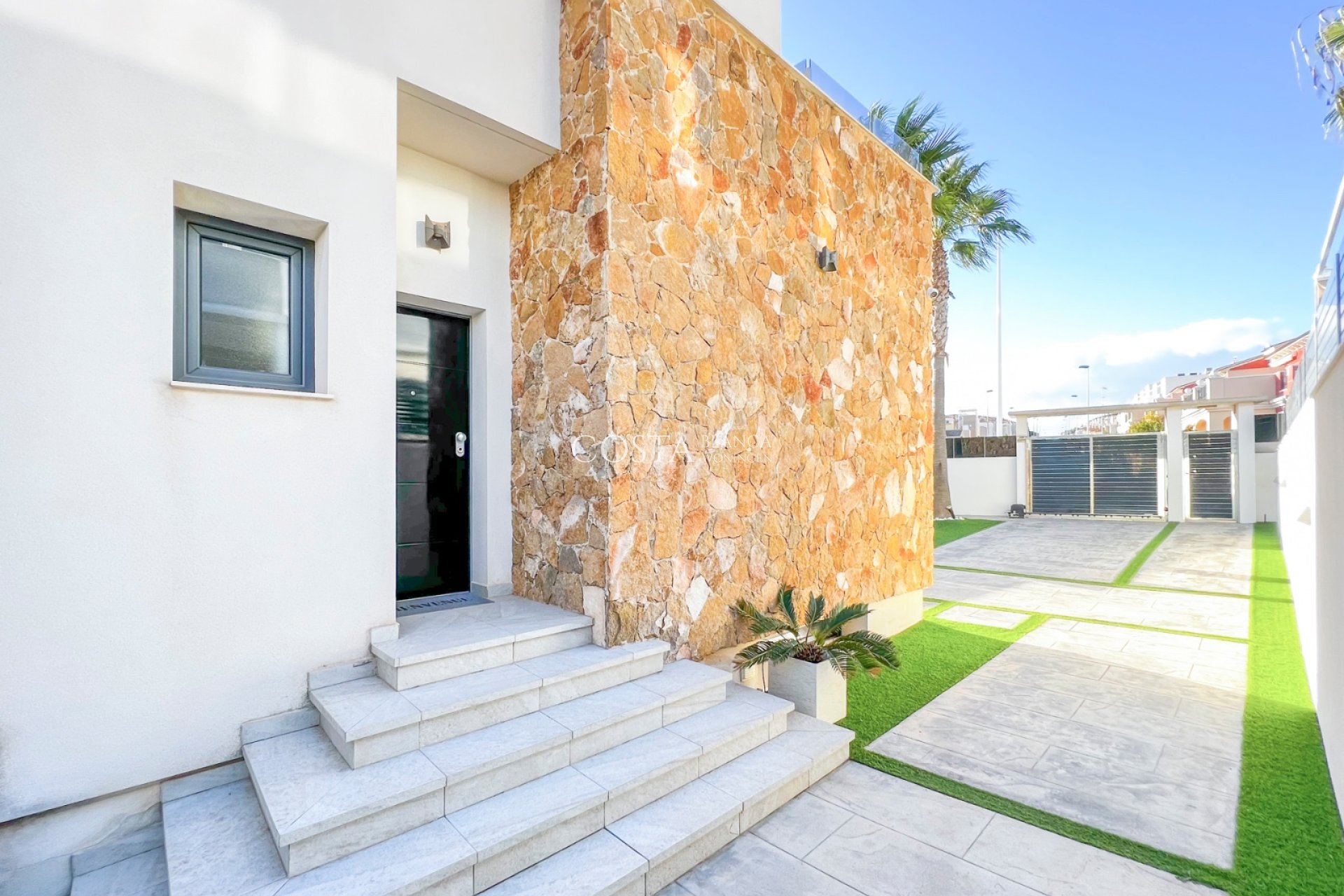 Resale - Villa -
Torrevieja