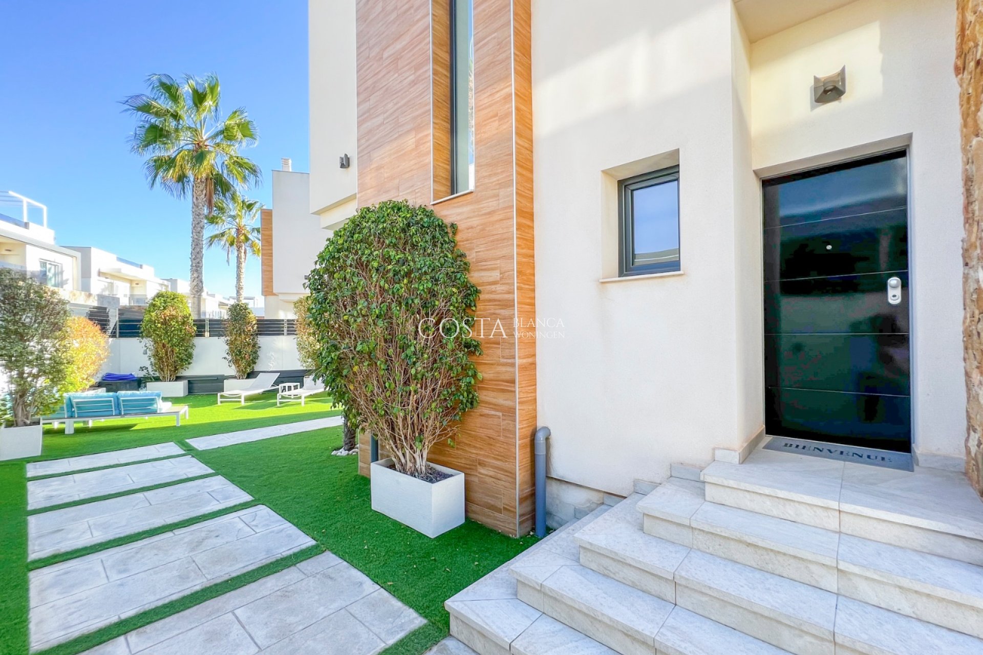 Resale - Villa -
Torrevieja