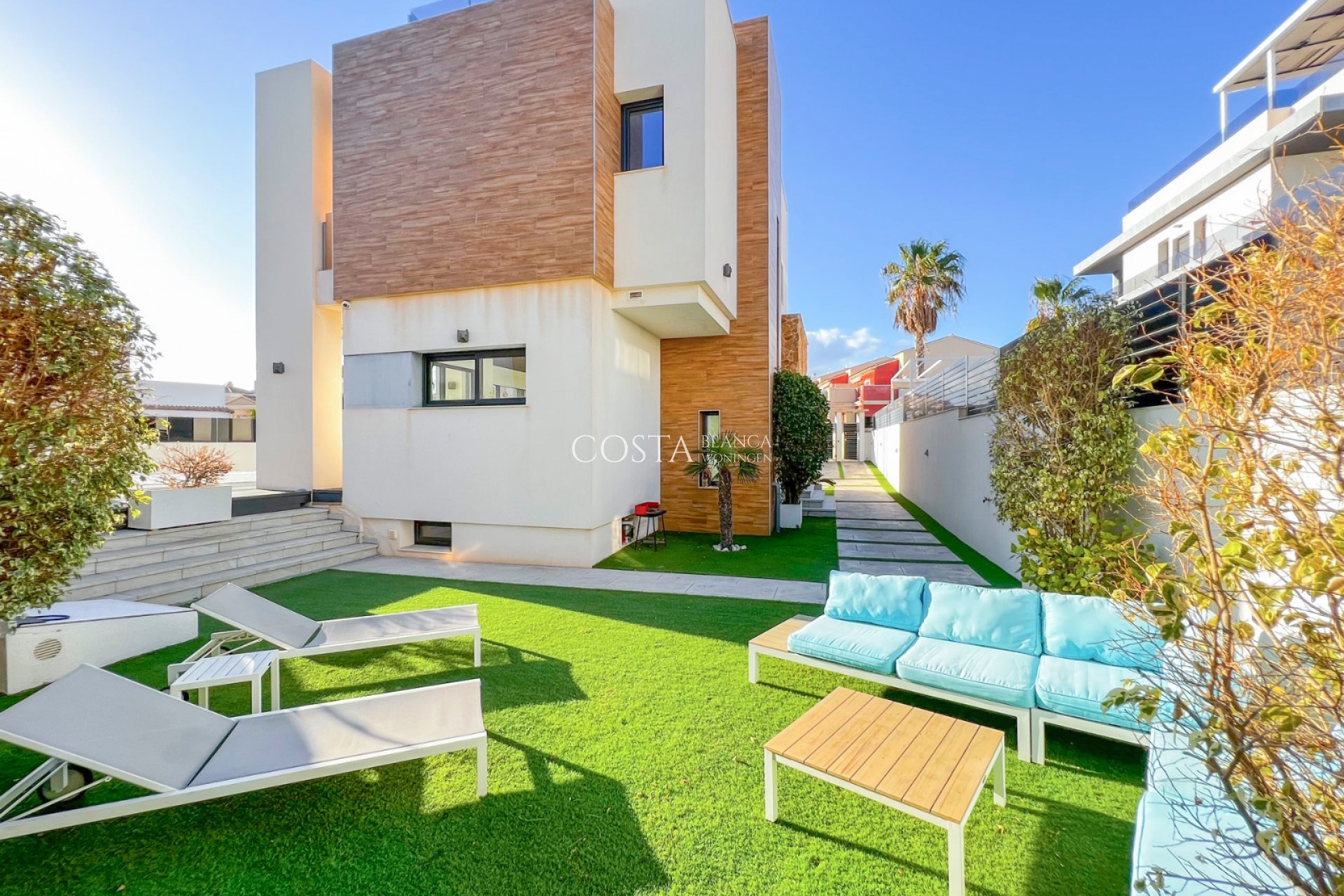 Resale - Villa -
Torrevieja