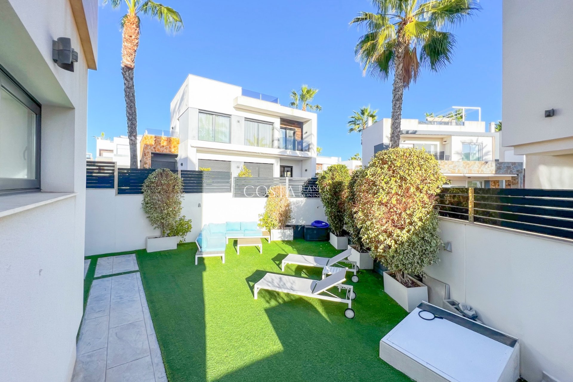 Resale - Villa -
Torrevieja