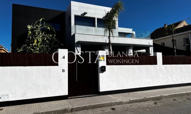 Villa - Resale -
            Almoradí - NBCBW-04