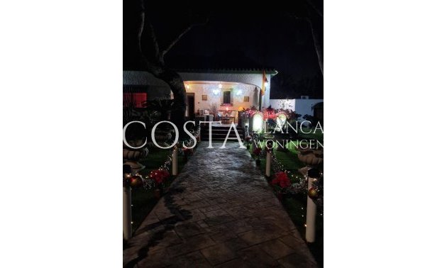 Resale - Villa -
Orihuela Costa - Campoamor