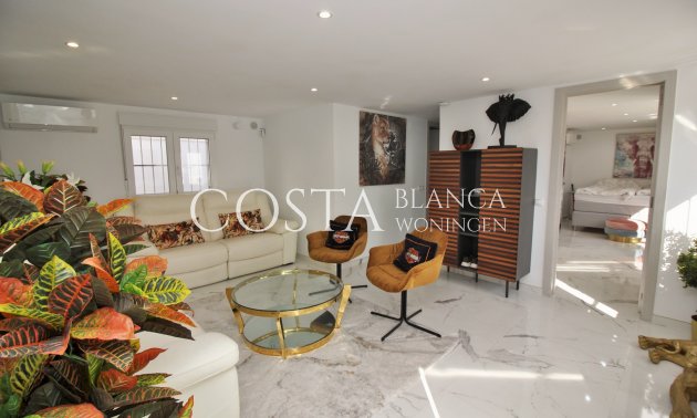 Resale - Villa -
Villamartín