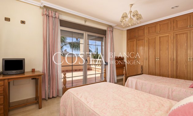 Resale - Villa -
Torrevieja