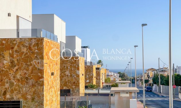 Resale - Villa -
Torrevieja