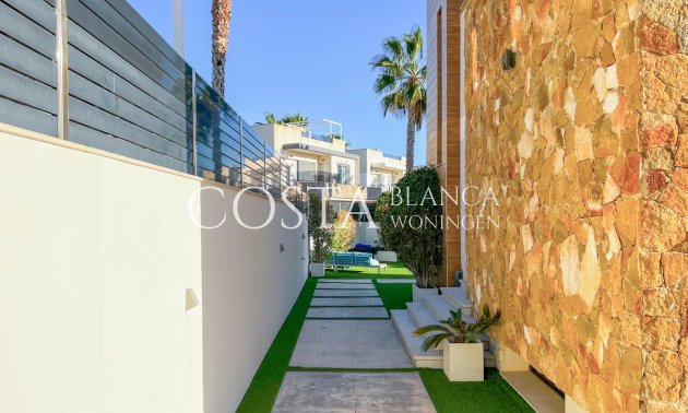 Resale - Villa -
Torrevieja