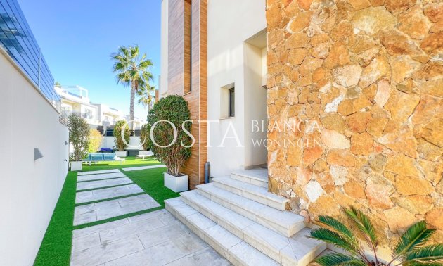 Resale - Villa -
Torrevieja