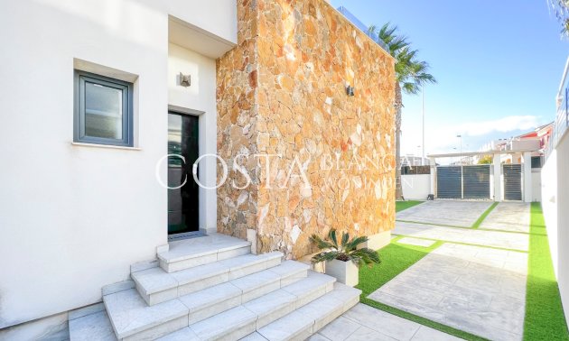 Resale - Villa -
Torrevieja