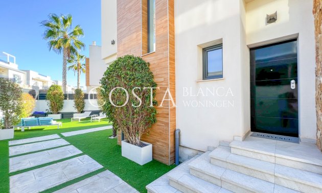 Resale - Villa -
Torrevieja