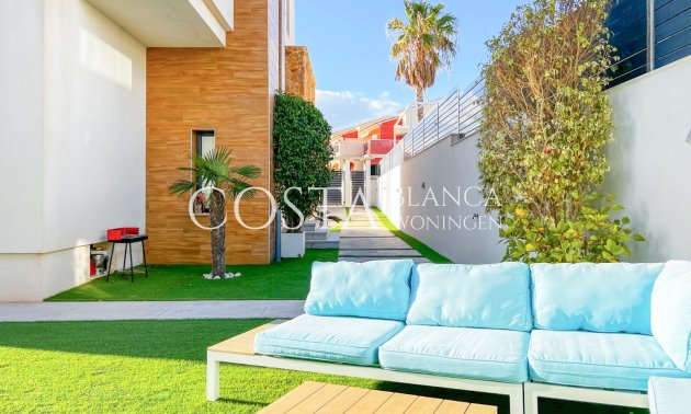 Resale - Villa -
Torrevieja