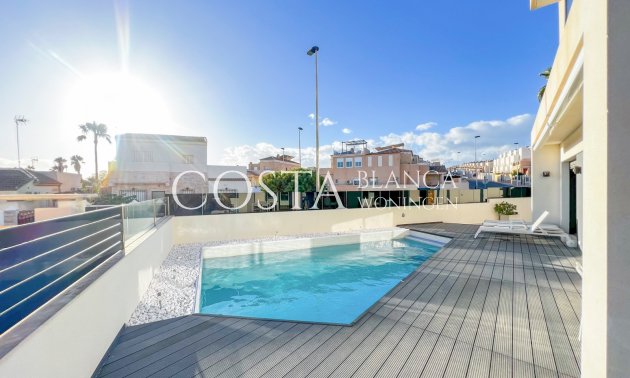 Resale - Villa -
Torrevieja