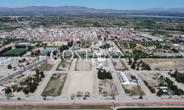 Nowy budynek - Willa -
Dolores - polideportivo