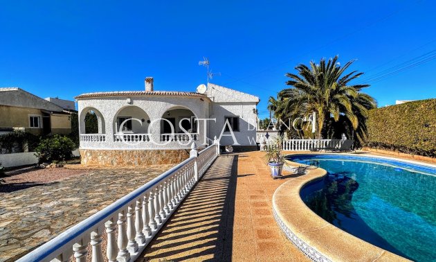 Resale - Villa -
Torrevieja - El Chaparral