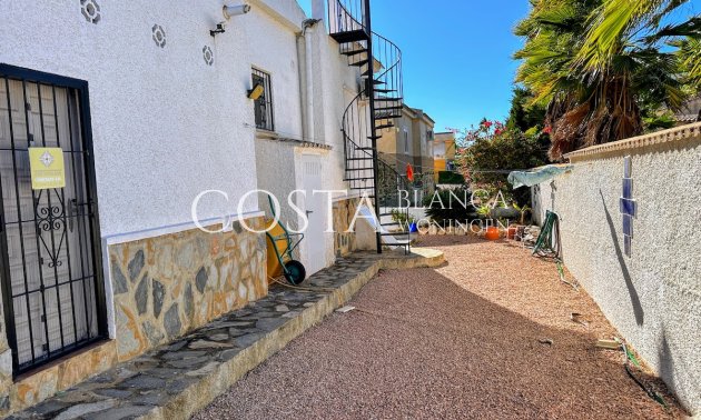 Resale - Villa -
Torrevieja - El Chaparral