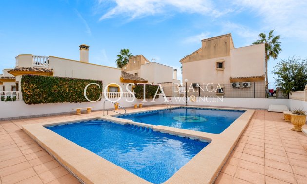 Resale - House -
Guardamar del Segura - El Raso