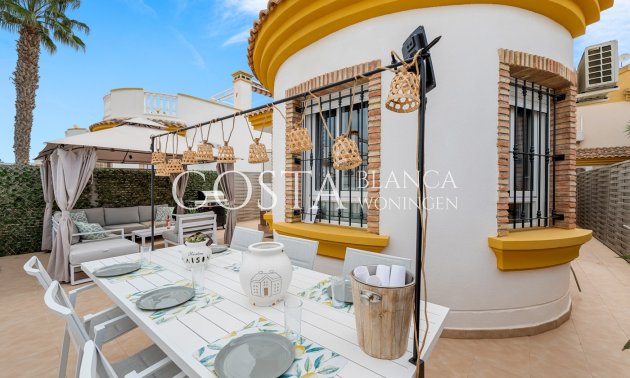 Resale - House -
Guardamar del Segura - El Raso