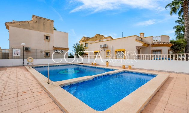 Resale - House -
Guardamar del Segura - El Raso